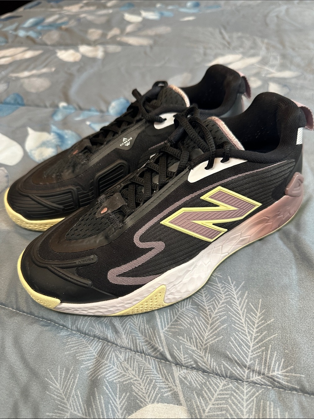 EUC/Like New New Balance Black Sneakers w/Lavender & Pale Yellow Accents Sz 8
